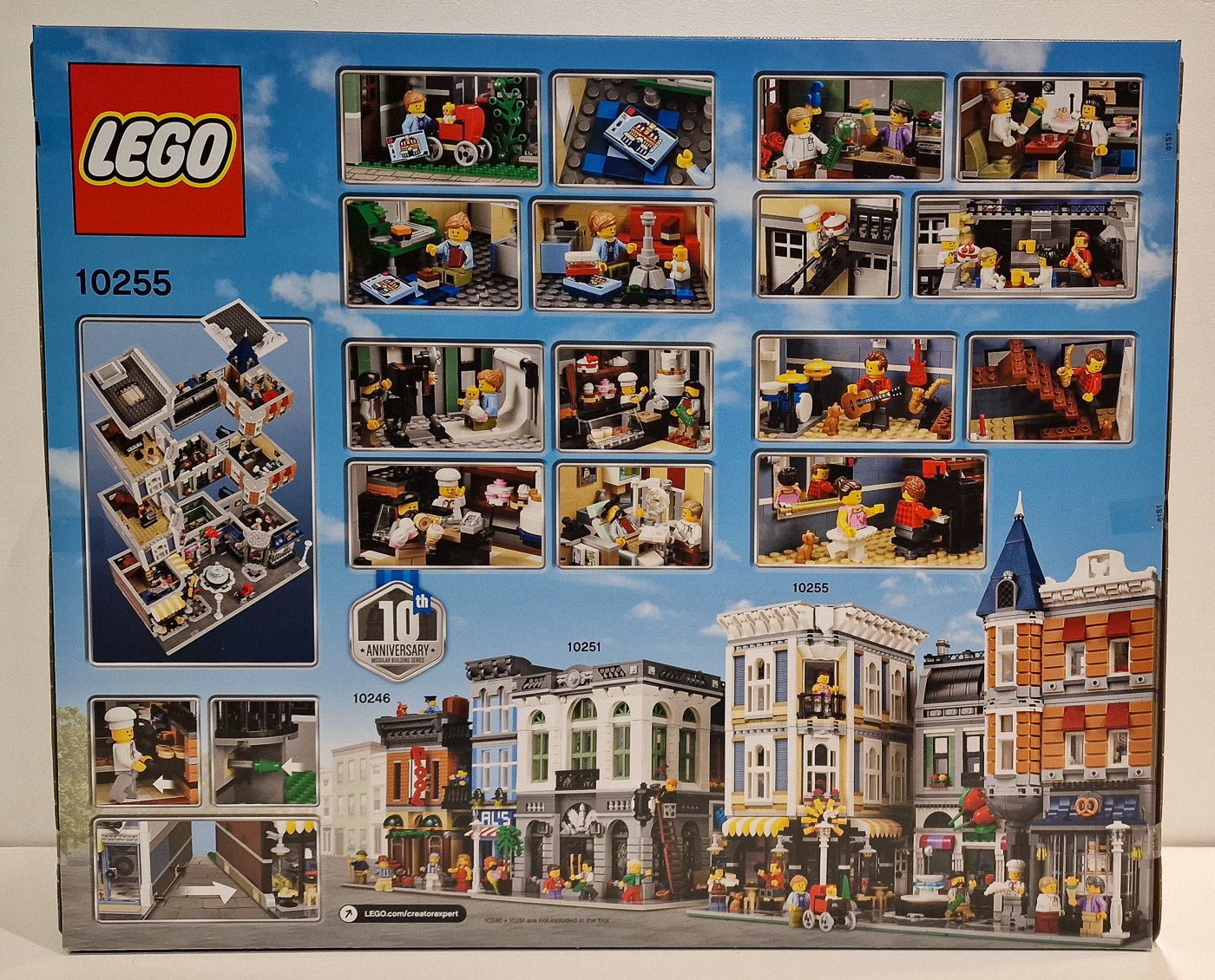 LEGO 10255 Creator Expert Assembly Square