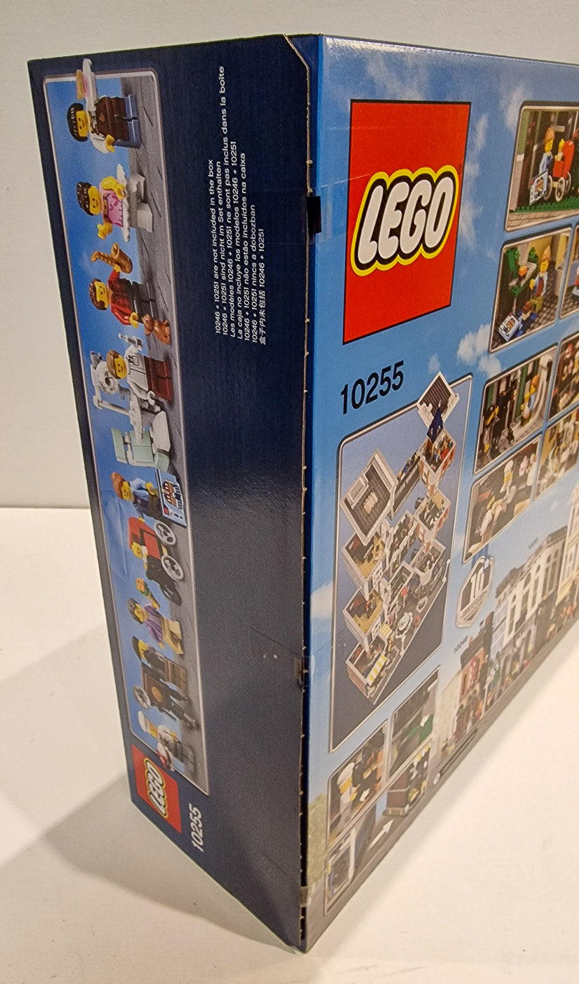 LEGO 10255 Creator Expert Assembly Square