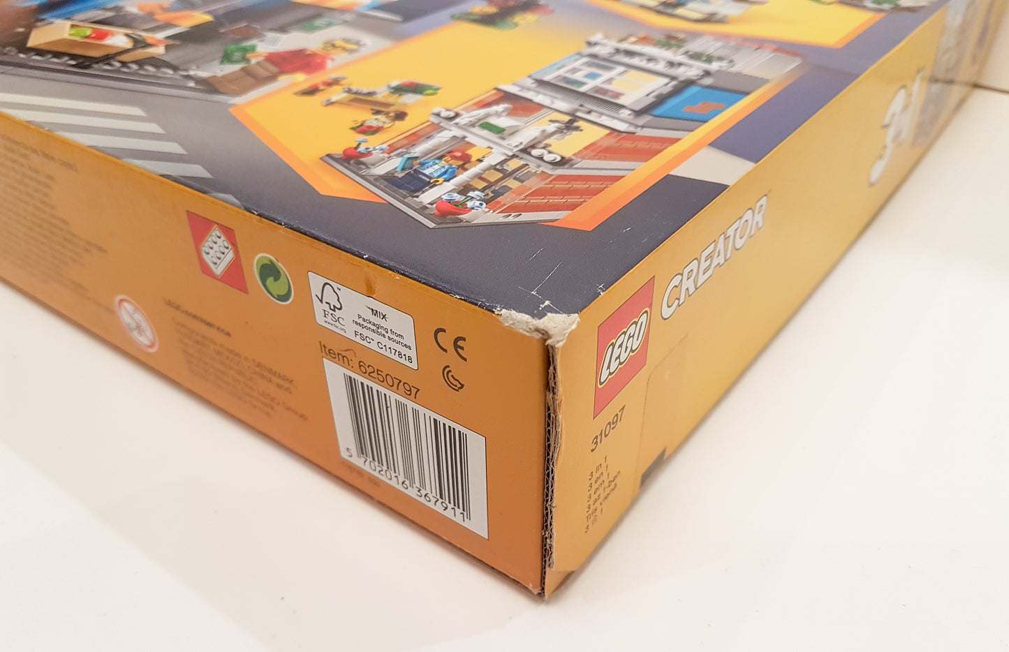 LEGO 31097 Creator 3 in 1 Townhouse Pet Shop and Café