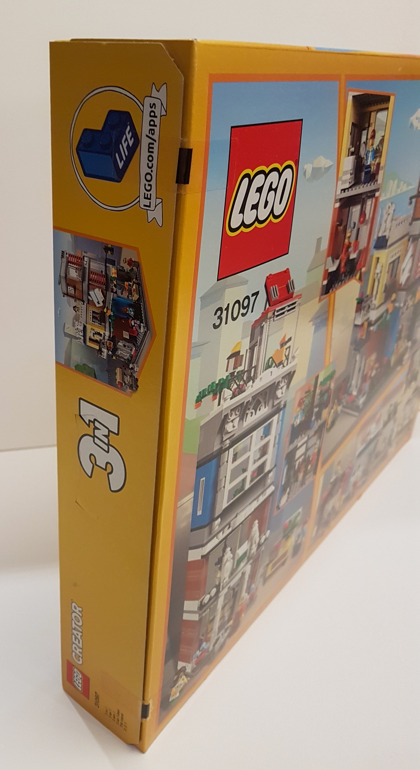 LEGO 31097 Creator 3 in 1 Townhouse Pet Shop and Café
