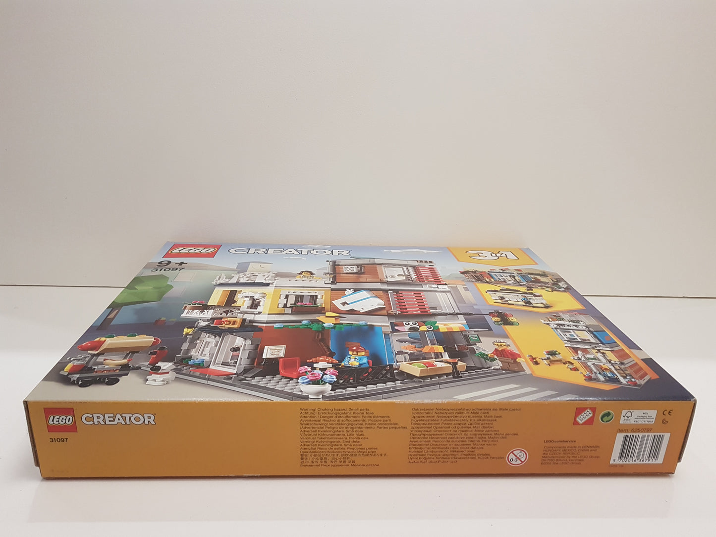 LEGO 31097 Creator 3 in 1 Townhouse Pet Shop and Café