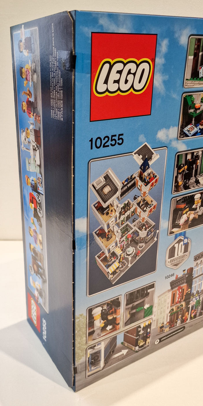 LEGO 10255 Creator Expert Assembly Square