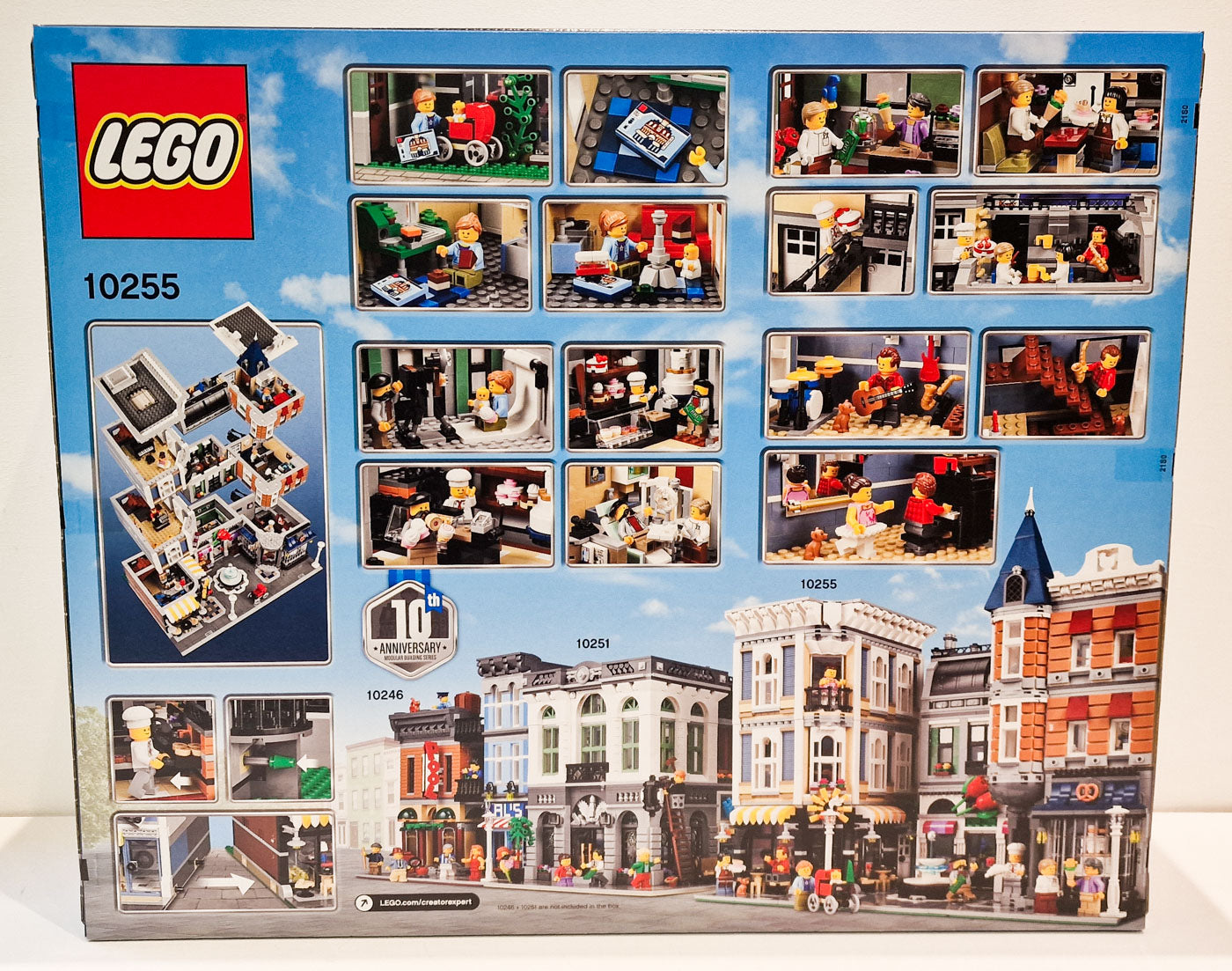 LEGO 10255 Creator Expert Assembly Square